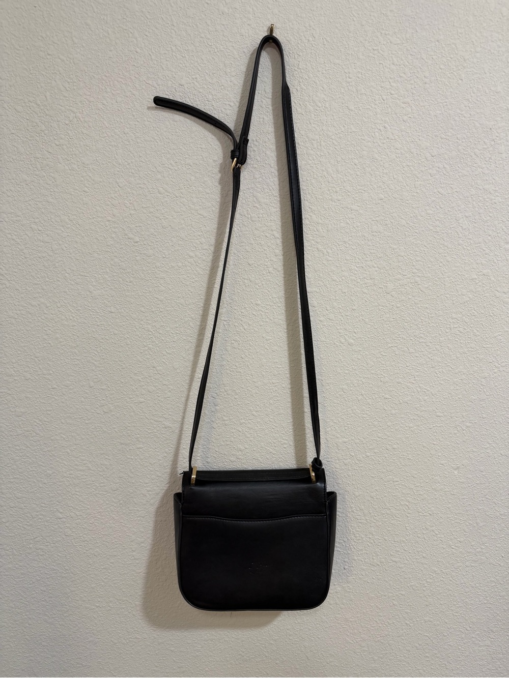 Black Minimalist Shoulder Bag with Gold Hardware - Picture 4 of 5